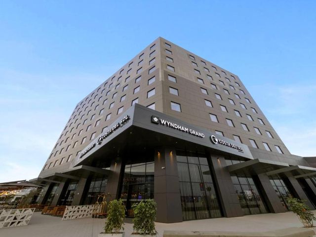 Wyndham Grand Costa Del Sol Lima Airport — 200 m from the airport