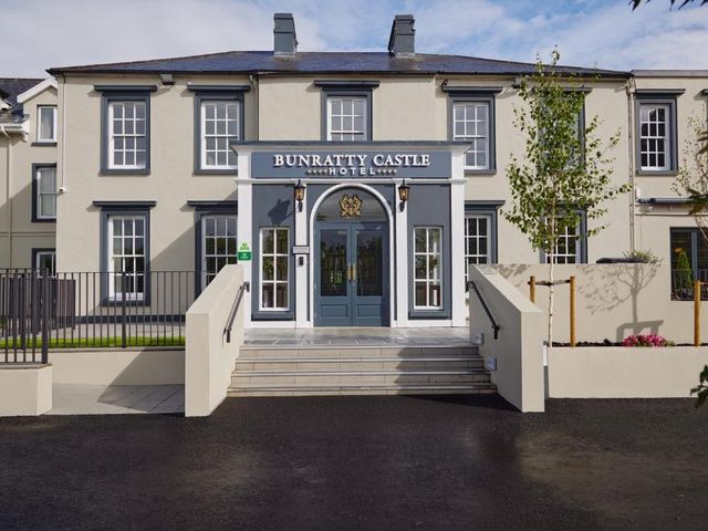 Bunratty Castle Hotel & Leisure Club, BW Premier Collection — 250 m away from Bunratty Castle from Limerick