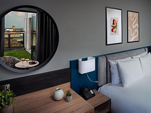 George Limerick Hotel — 500 m away from Hunt Museum Limerick