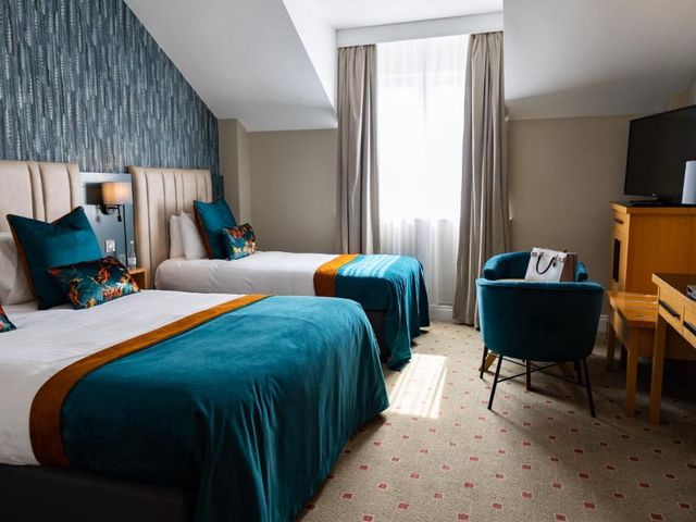 Lahinch Coast Hotel and Suites — 7 km away from Cliffs of Moher from Limerick
