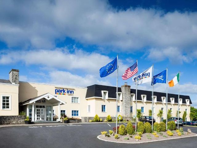 Park Inn by Radisson Shannon Airport — 7.3 km away from Bunratty Castle from Limerick