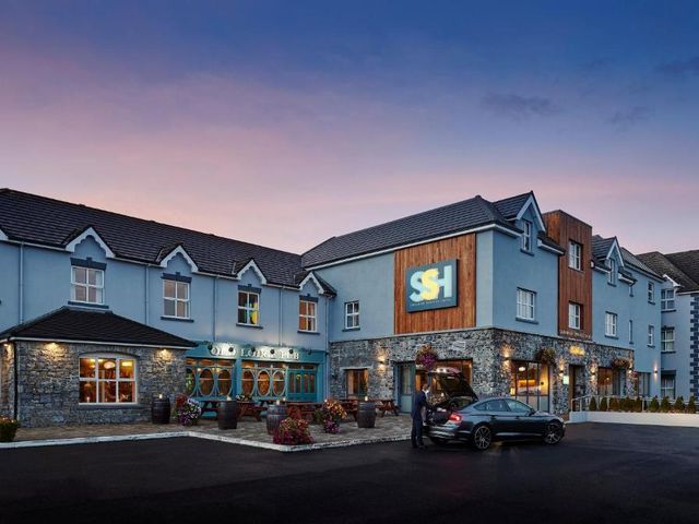 Shannon Springs Hotel — 4 km away from Bunratty Castle from Limerick