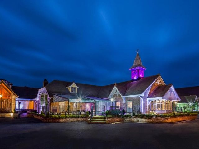 Treacys Oakwood Hotel, Shannon — 4.6 km away from Bunratty Castle from Limerick