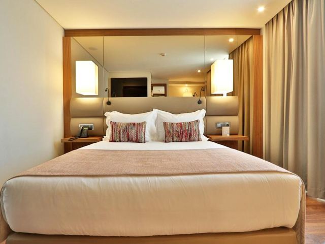 TURIM Ibéria Hotel — 1.6 km away from University of Lisbon