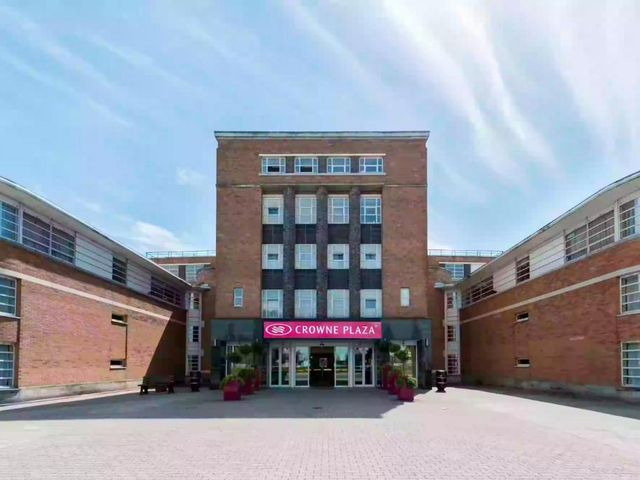 Crowne Plaza Liverpool — 2 km from the airport