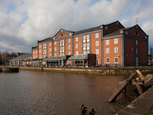 Holiday Inn Ellesmere Port/Cheshire Oaks by IHG — 5.9 km from the airport