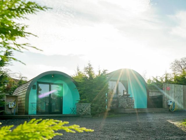 Original Glamping Pod with Hot Tub — 8.3 km away from Creamfields