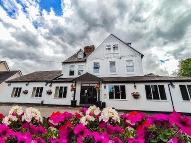 Woodcote Hotel — 8.1 km from the airport