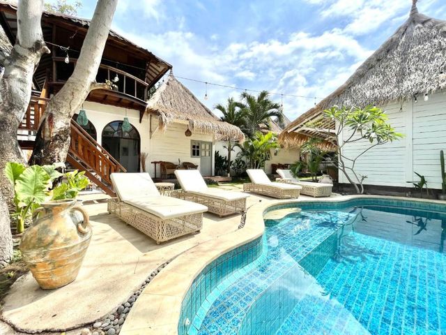 Gili Breeze Tropical Bungalows — 250 m away from Gili Islands Lombok