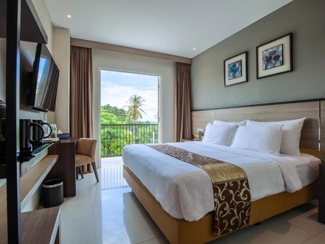 Montana Premier Senggigi — 500 m away from Senggigi Beach Lombok