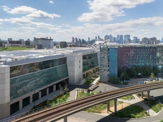 Aloft by Marriott London Excel — 350 m away from AWS Summit London