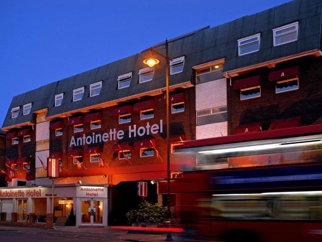 Antoinette Hotel Wimbledon — 2.1 km away from All England Club