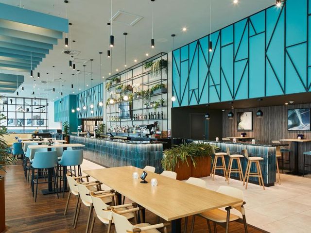 Courtyard by Marriott London Gatwick Airport — 1.2 km from the airport