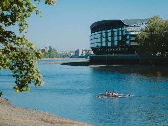 Fulham Pier Hotel — 4.7 km away from All England Club