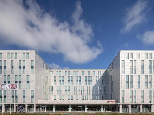 Hampton By Hilton London Stansted Airport — 400 m from the airport
