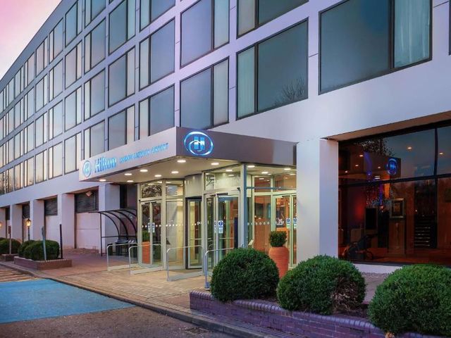 Hilton London Gatwick Airport — 900 m from the airport