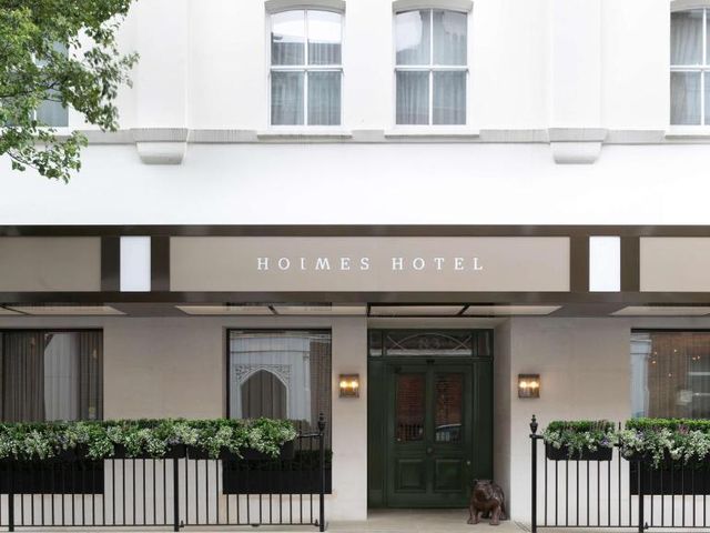 Holmes Hotel London — 900 m away from Frieze London