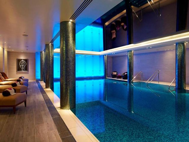 London Marriott Hotel Park Lane — 600 m away from Hyde Park