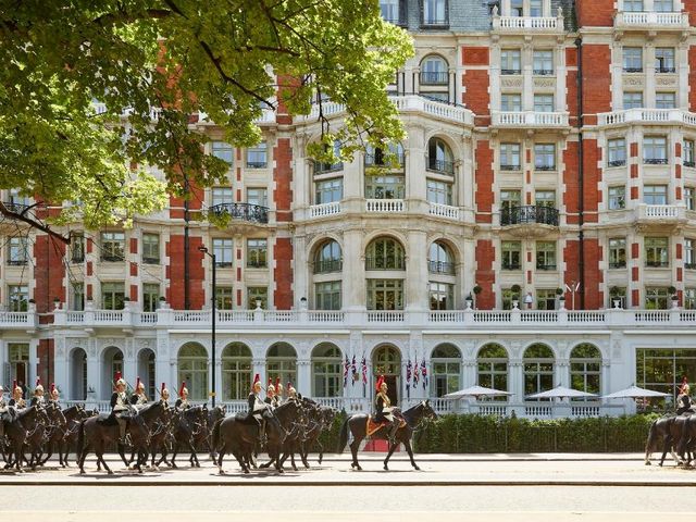 Mandarin Oriental Hyde Park, London — 800 m away from Hyde Park