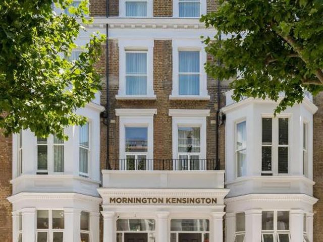Mornington Hotel London Kensington, BW Premier Collection — 900 m away from Stamford Bridge