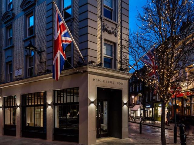 Radisson Blu Hotel, London Mercer Street — 150 m away from West End Theatres