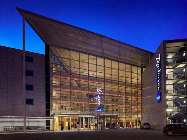 Radisson Blu Hotel London Stansted Airport — 350 m from the airport