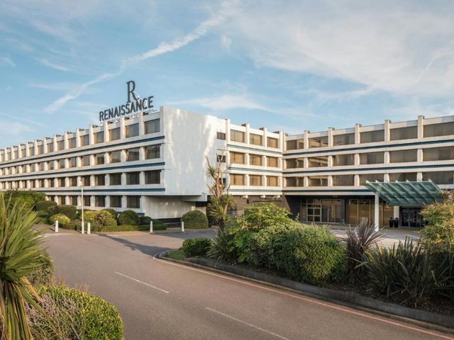 Renaissance London Heathrow Hotel — 1.1 km from the airport