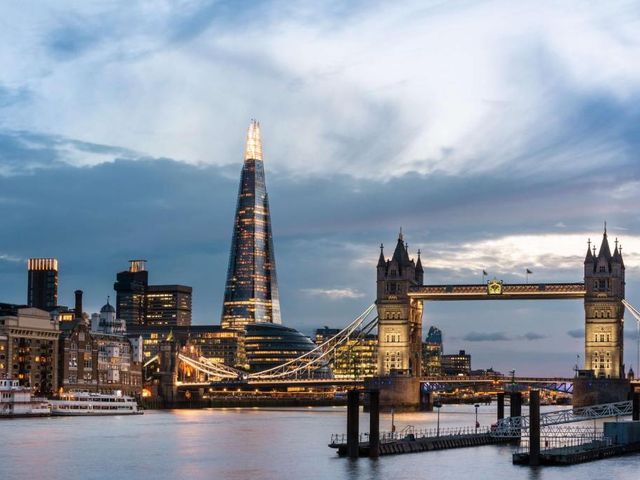 Shangri-La The Shard, London — 800 m away from Tower Bridge