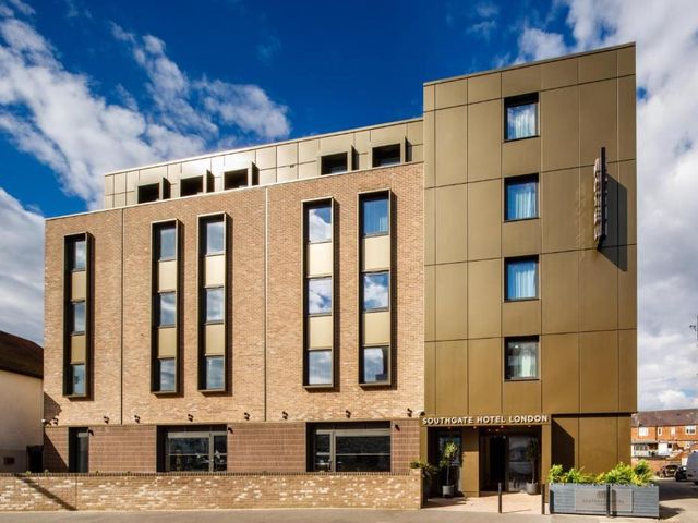 Southgate Hotel London — 5.3 km away from Tottenham Hotspur Stadium
