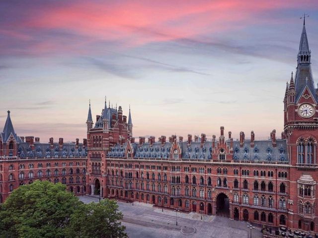St Pancras London, Autograph Collection — 150 m away from Kings Cross St Pancras
