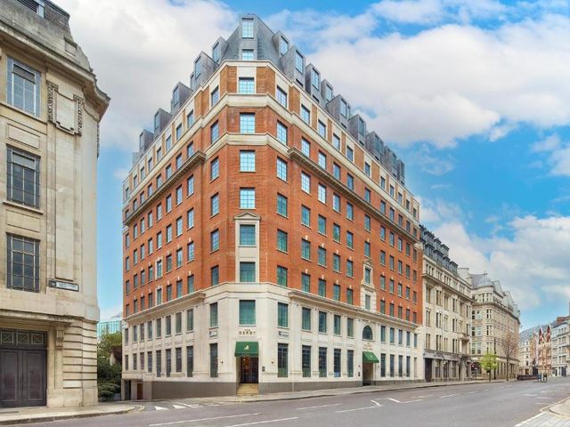 The Derby London City, Curio Collection By Hilton — 800 m away from Tower Bridge