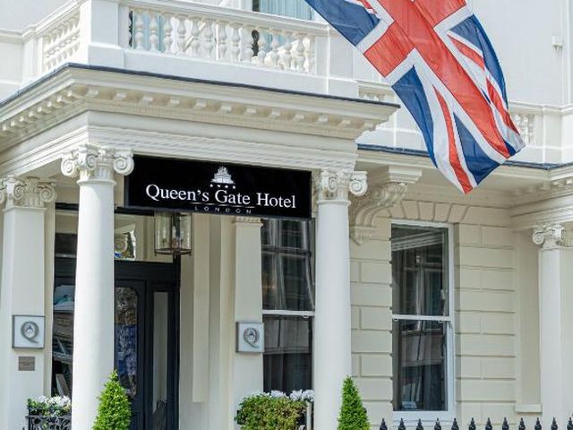 The Queens Gate Hotel — 400 m away from Natural History Museum