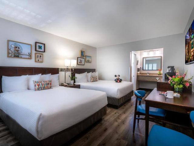 Alpine Inn near Convention Center and the Park — 250 m away from BlizzCon