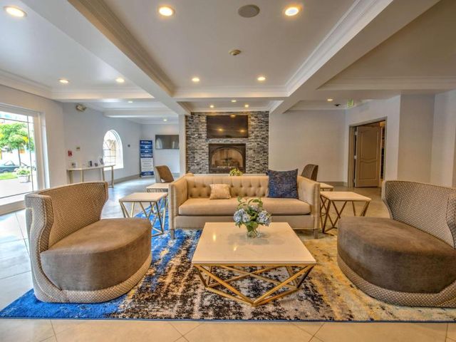 Best Western Plus Media Center Inn & Suites — 2.1 km away from Universal Studios Hollywood