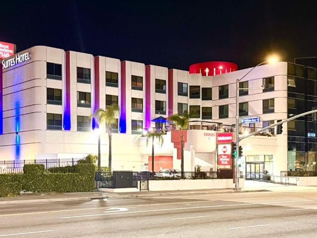 Best Western Plus Suites Hotel — 2.6 km away from SoFi Stadium