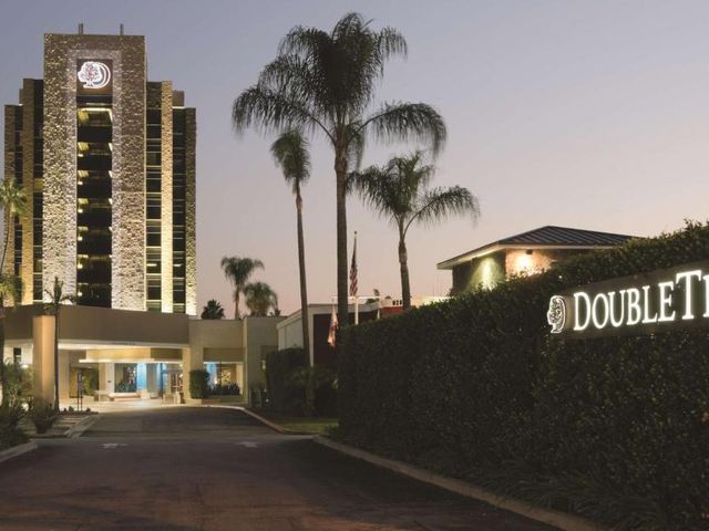 DoubleTree by Hilton Monrovia - Pasadena Area — 4.6 km away from City of Hope Comprehensive Cancer Center