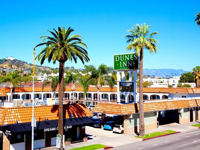 Dunes Inn - Sunset — 2.5 km away from Griffith Observatory