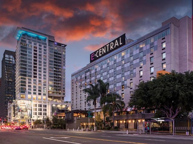 E Central Hotel Downtown Los Angeles — 300 m away from Crypto.com Arena