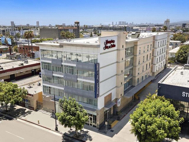 Hampton Inn & Suites Los Angeles/Hollywood, CA — 1 km away from Frieze Los Angeles