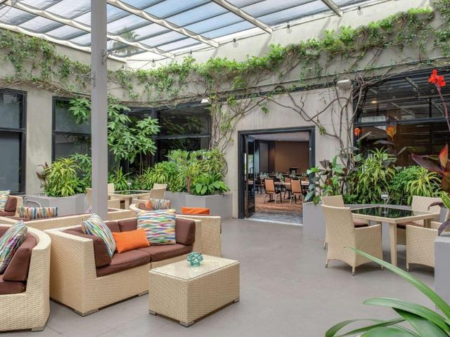 Hilton Los Angeles-Universal City — 400 m away from Universal Studios Hollywood