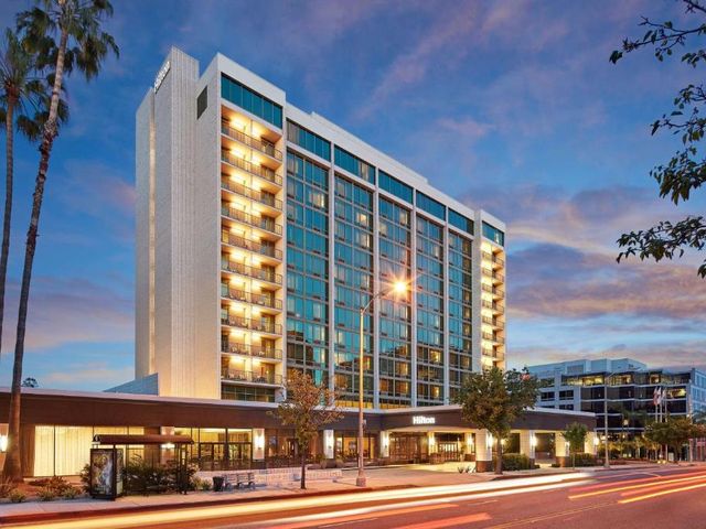 Hilton Pasadena — 3.3 km away from Rose Bowl