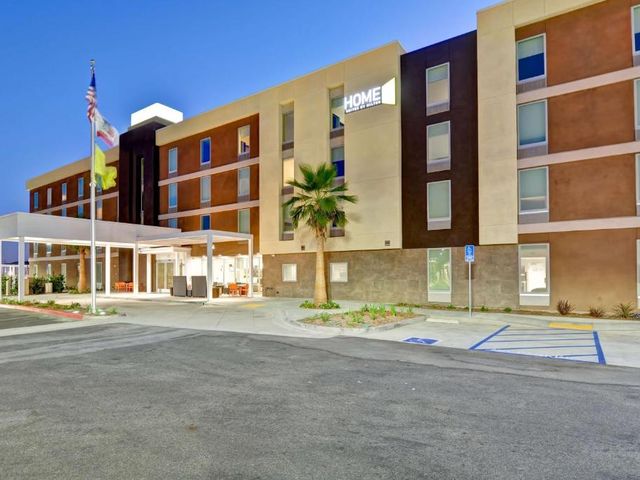 Home2 Suites Azusa — 5.9 km away from City of Hope Comprehensive Cancer Center