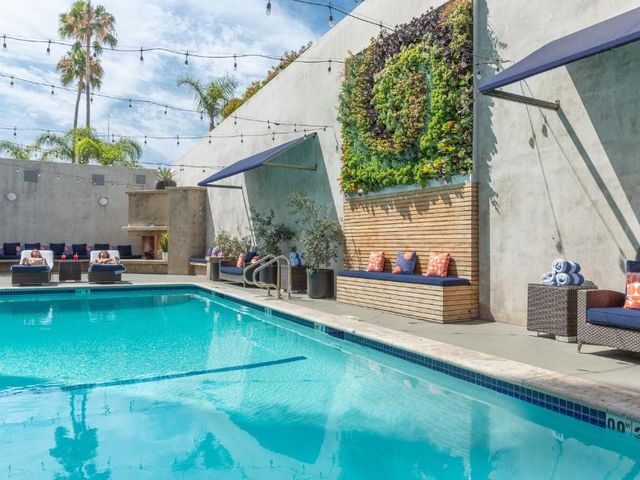Hotel Angeleno — 800 m away from The Getty Center
