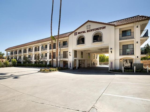 Hotel Huntington — 1.3 km away from City of Hope Comprehensive Cancer Center