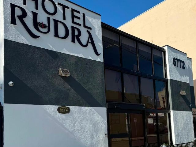 Hotel Rudra - Hollywood — 200 m away from Hollywood Walk of Fame