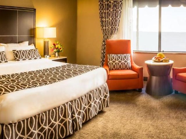Olyver Hotel — 3.5 km away from USC