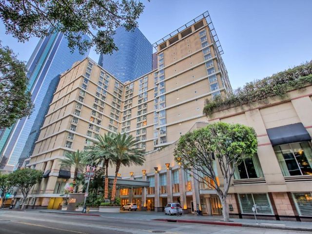 Omni Los Angeles Hotel — 2.5 km away from Dodger Stadium