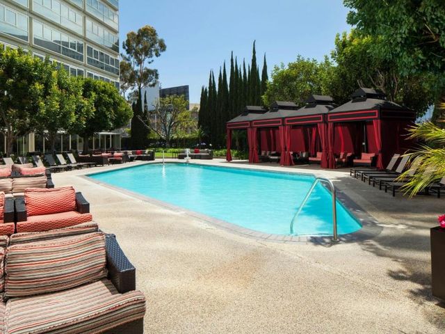 Sheraton Gateway Los Angeles Hotel — 1.1 km from the airport