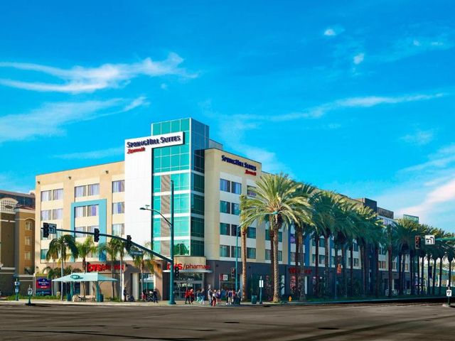 SpringHill Suites by Marriott at Anaheim Resort Area/Convention Center — 400 m away from BlizzCon