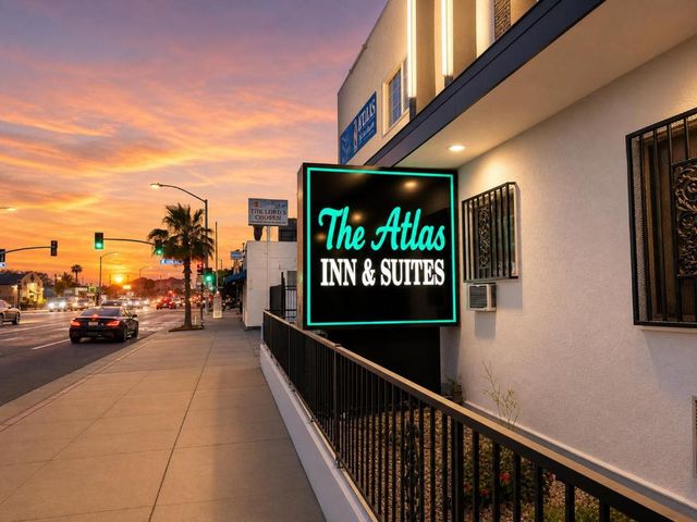 The Atlas Inn & Suites LAX — 2.1 km away from SoFi Stadium